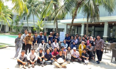 Mengenang 4 tahun berpulangnya Owner, Hotel Acacia bagi bagi sembako bagi warga sekitar