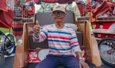 Kakek 89 Tahun Dapat Becak Listrik dari Prabowo, Lansia Tetap Berdaya