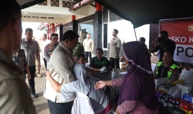 Prabowo Cek Lokasi Bencana Tapanuli, Disambut Peluk Haru Warga