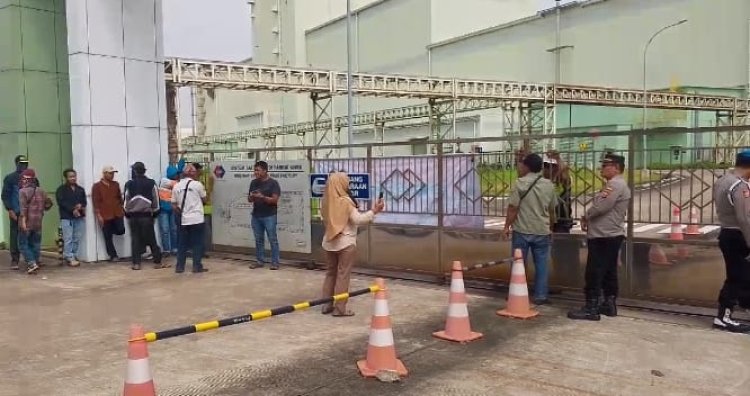 Massa Aksi di Kawasan Industri Cilegon, Desak Perusahaan Pekerjakan Kembali Karyawan